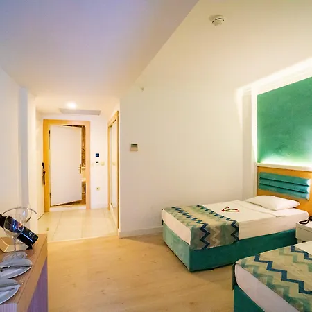 Selectum Colours Side מלון 5*